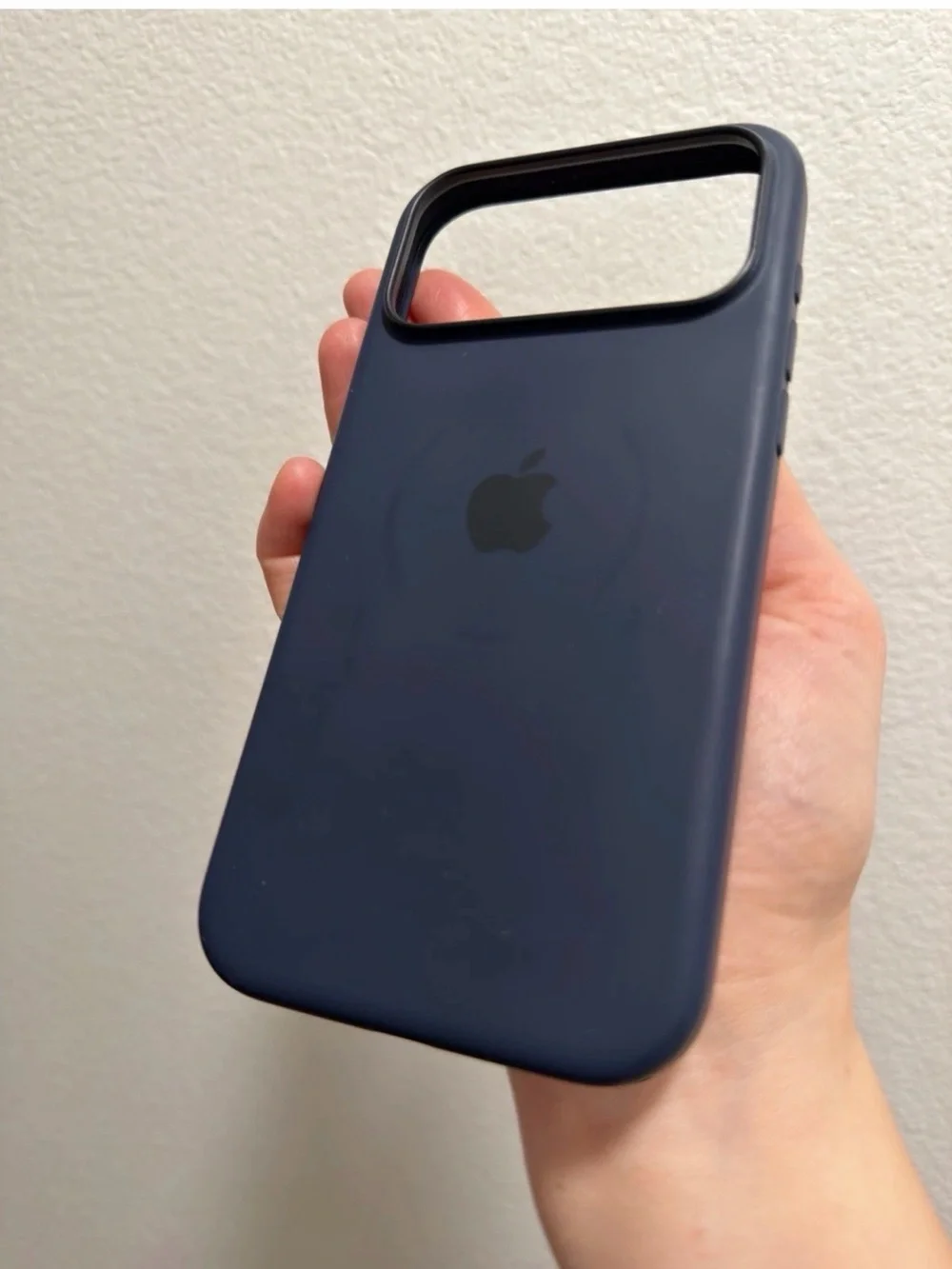 Apple iPhone 17 Pro Max Silicone Case with MagSafe - Midnight